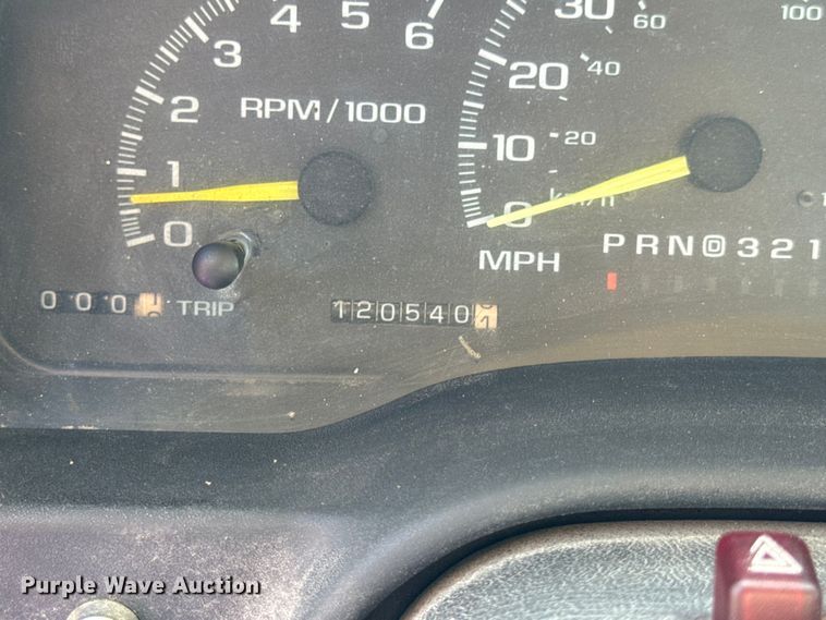 image for item EH6886 1999 Chevrolet  C3500 bucket truck