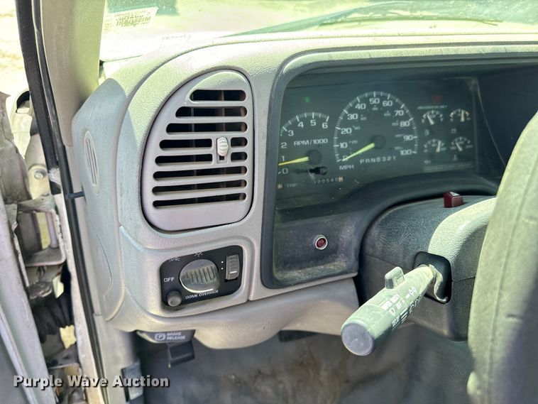 image for item EH6886 1999 Chevrolet  C3500 bucket truck