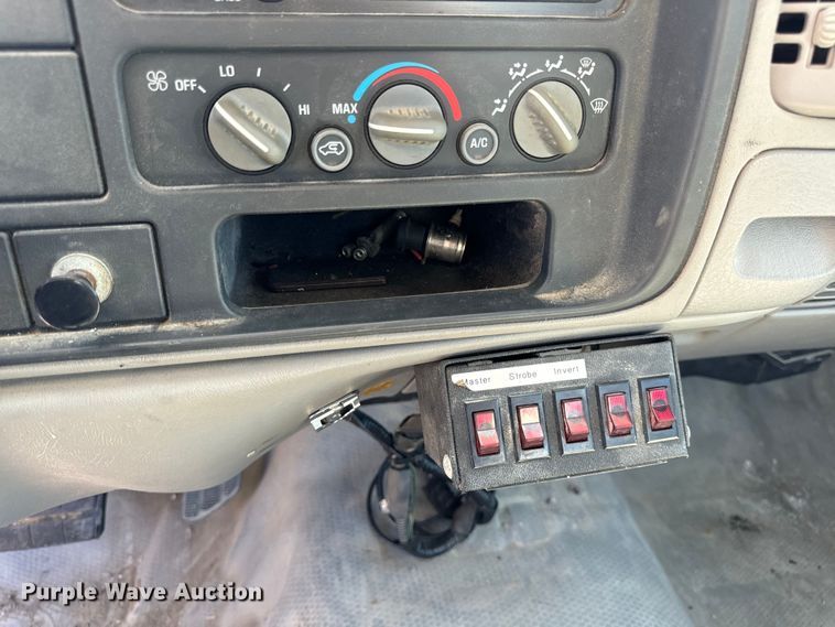 image for item EH6886 1999 Chevrolet  C3500 bucket truck