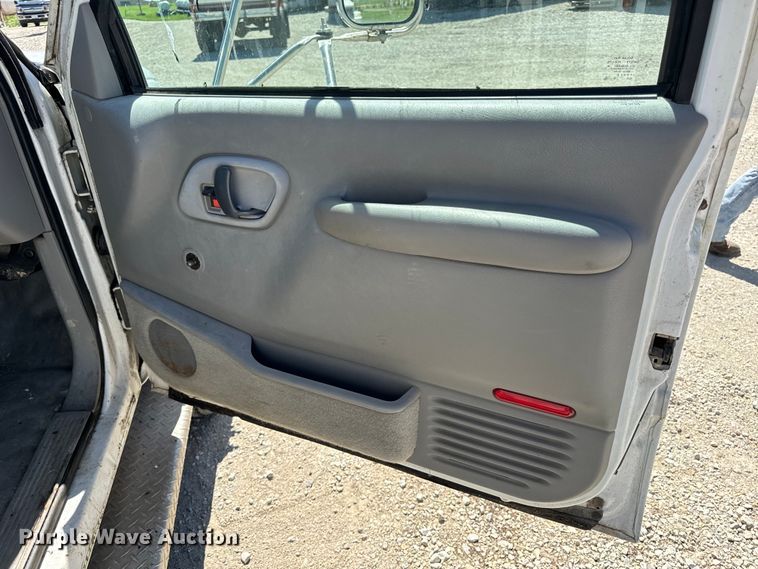 image for item EH6886 1999 Chevrolet  C3500 bucket truck