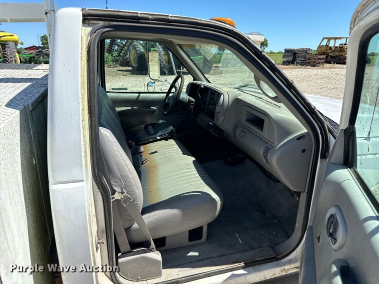 image for item EH6886 1999 Chevrolet  C3500 bucket truck