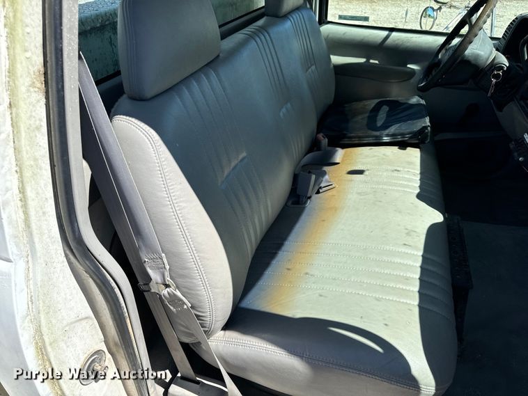 image for item EH6886 1999 Chevrolet  C3500 bucket truck