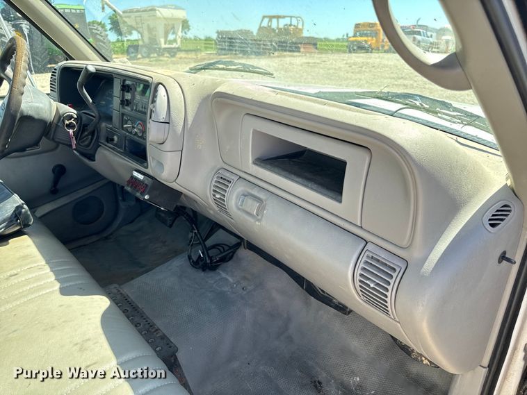 image for item EH6886 1999 Chevrolet  C3500 bucket truck