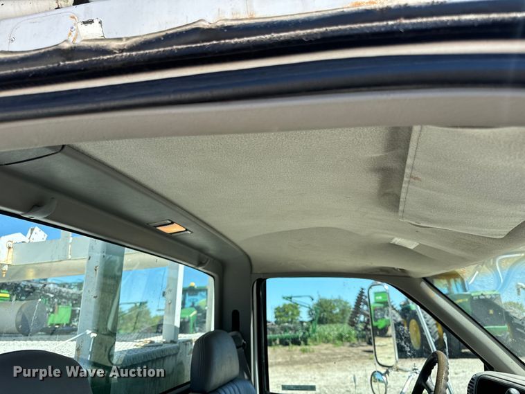 image for item EH6886 1999 Chevrolet  C3500 bucket truck