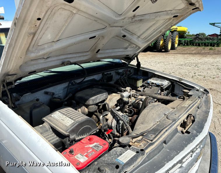 image for item EH6886 1999 Chevrolet  C3500 bucket truck