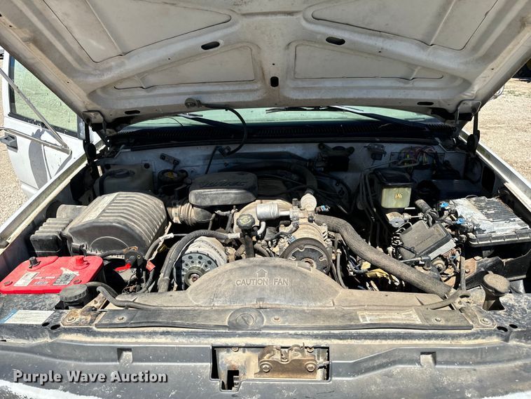 image for item EH6886 1999 Chevrolet  C3500 bucket truck