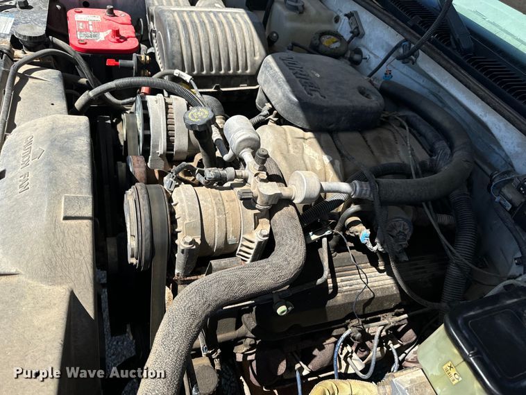 image for item EH6886 1999 Chevrolet  C3500 bucket truck