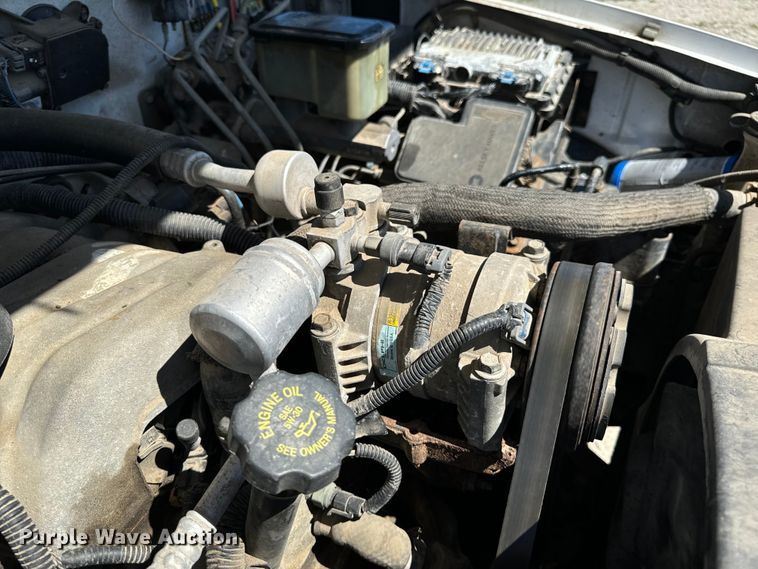 image for item EH6886 1999 Chevrolet  C3500 bucket truck