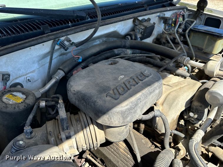 image for item EH6886 1999 Chevrolet  C3500 bucket truck