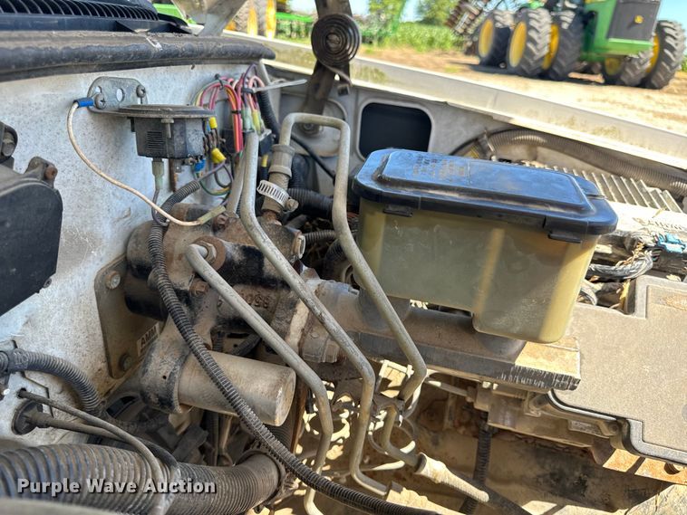 image for item EH6886 1999 Chevrolet  C3500 bucket truck