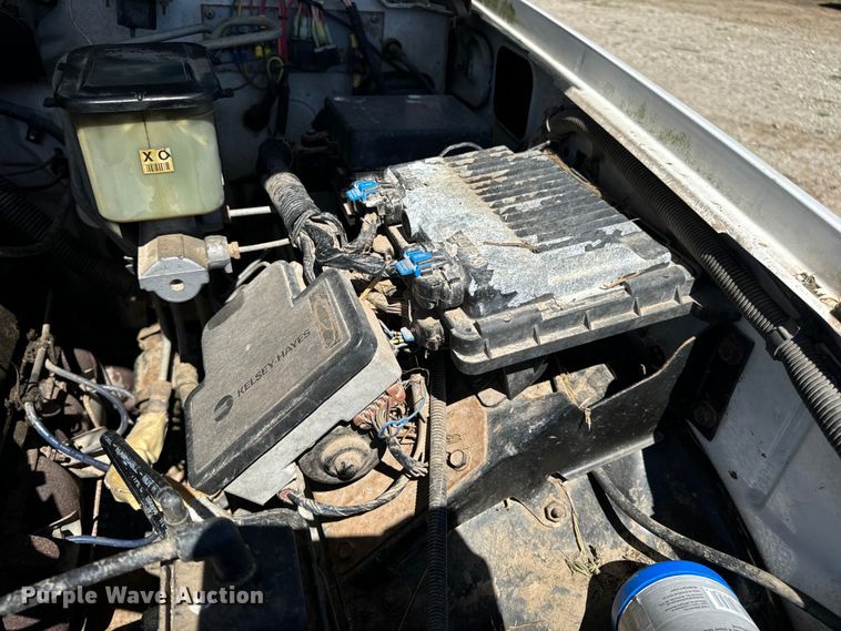 image for item EH6886 1999 Chevrolet  C3500 bucket truck