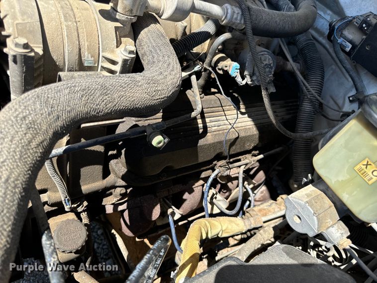 image for item EH6886 1999 Chevrolet  C3500 bucket truck