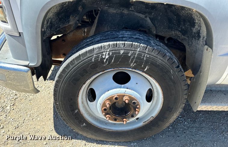 image for item EH6886 1999 Chevrolet  C3500 bucket truck