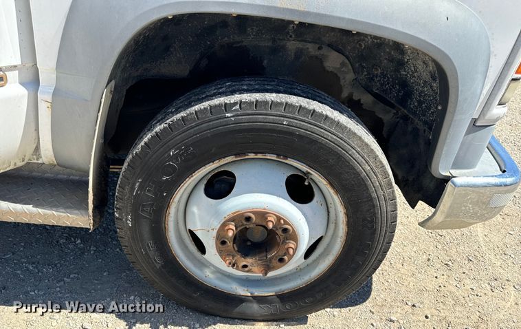 image for item EH6886 1999 Chevrolet  C3500 bucket truck