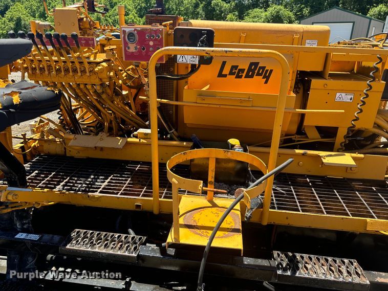 image for item EH6894 LeeBoy 8500T paver