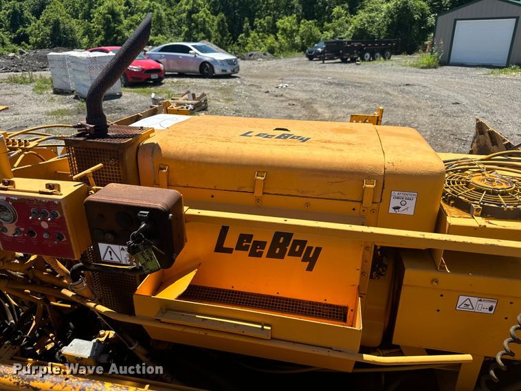 image for item EH6894 LeeBoy 8500T paver