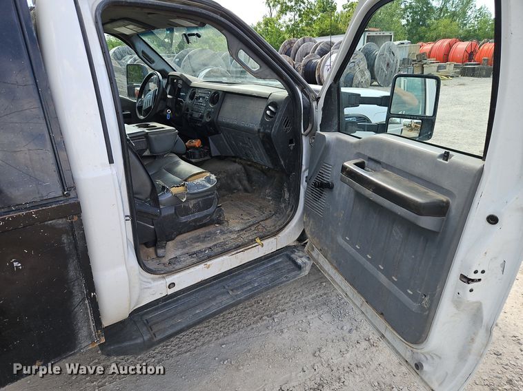 image for item EI3878 2013 Ford F550 Super Duty XL dump truck