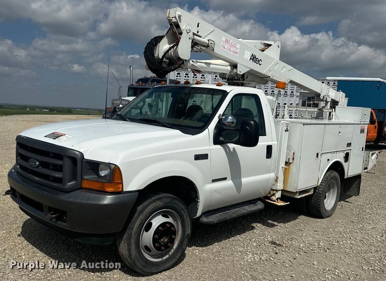 image for item EJ2711 2001 Ford F550 Super Duty XL  bucket truck