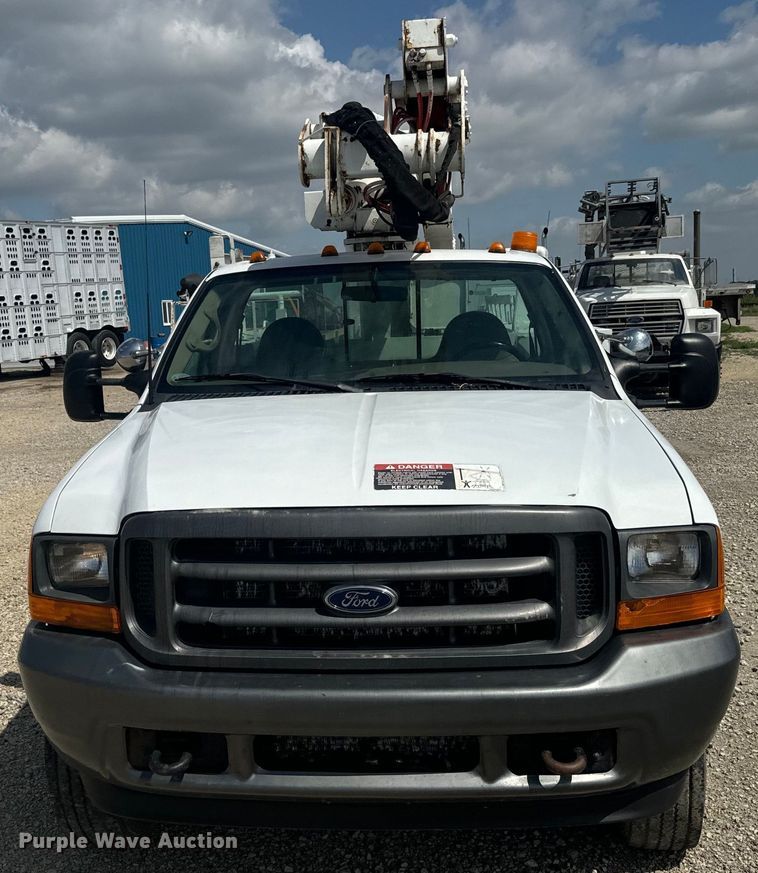 image for item EJ2711 2001 Ford F550 Super Duty XL  bucket truck