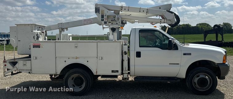 image for item EJ2711 2001 Ford F550 Super Duty XL  bucket truck