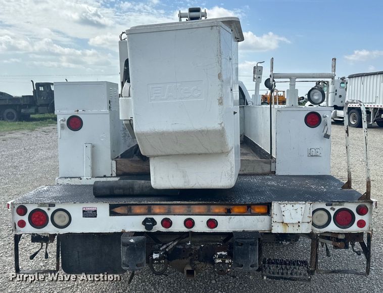 image for item EJ2711 2001 Ford F550 Super Duty XL  bucket truck
