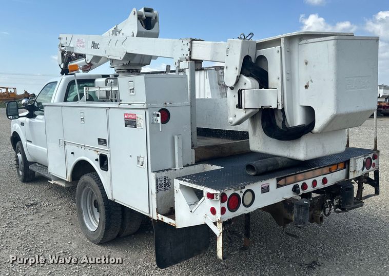 image for item EJ2711 2001 Ford F550 Super Duty XL  bucket truck
