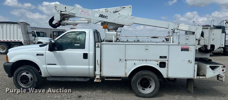 image for item EJ2711 2001 Ford F550 Super Duty XL  bucket truck