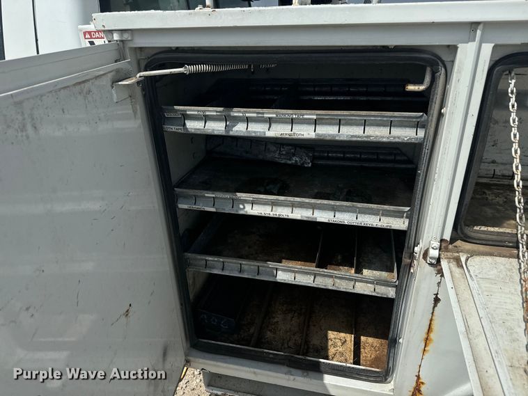 image for item EJ2711 2001 Ford F550 Super Duty XL  bucket truck