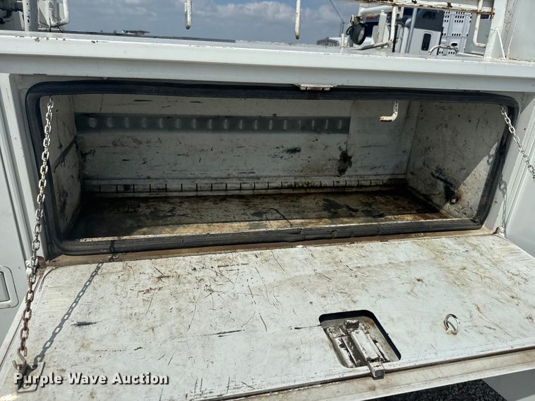 image for item EJ2711 2001 Ford F550 Super Duty XL  bucket truck