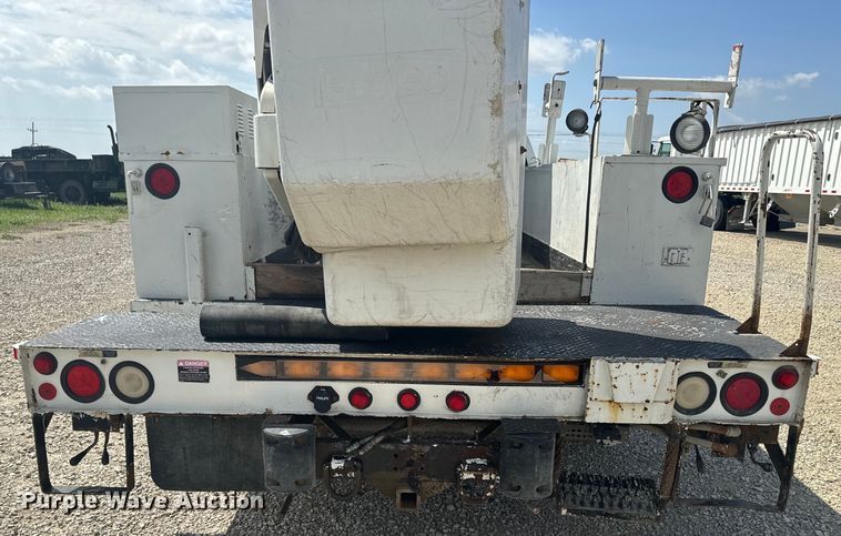 image for item EJ2711 2001 Ford F550 Super Duty XL  bucket truck