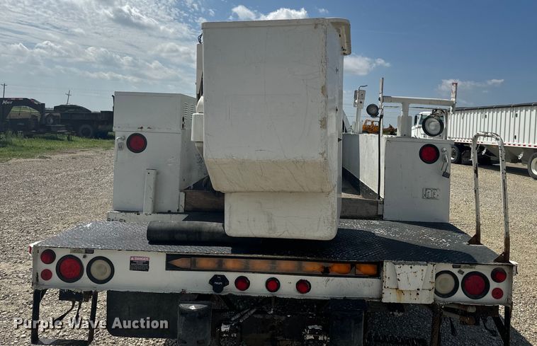 image for item EJ2711 2001 Ford F550 Super Duty XL  bucket truck
