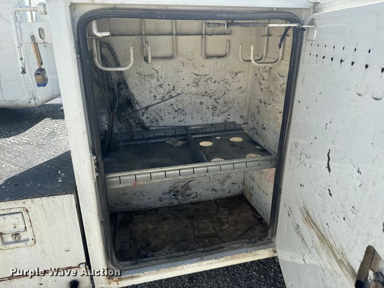 image for item EJ2711 2001 Ford F550 Super Duty XL  bucket truck