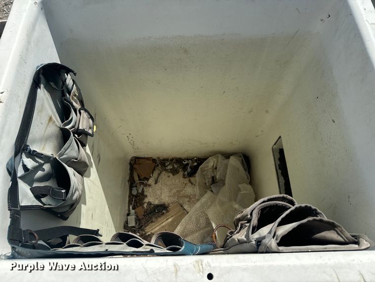 image for item EJ2711 2001 Ford F550 Super Duty XL  bucket truck