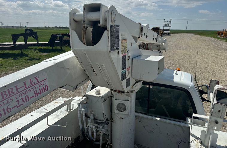 image for item EJ2711 2001 Ford F550 Super Duty XL  bucket truck