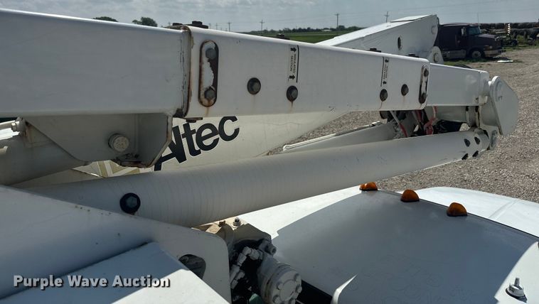 image for item EJ2711 2001 Ford F550 Super Duty XL  bucket truck