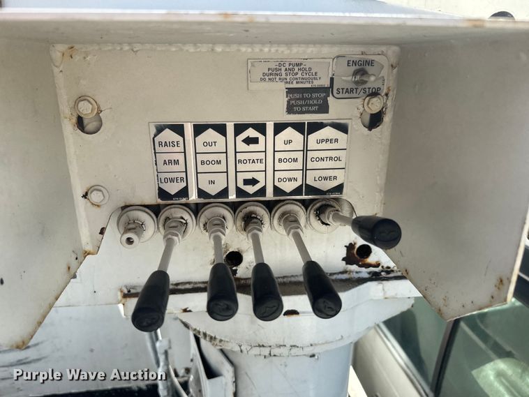 image for item EJ2711 2001 Ford F550 Super Duty XL  bucket truck