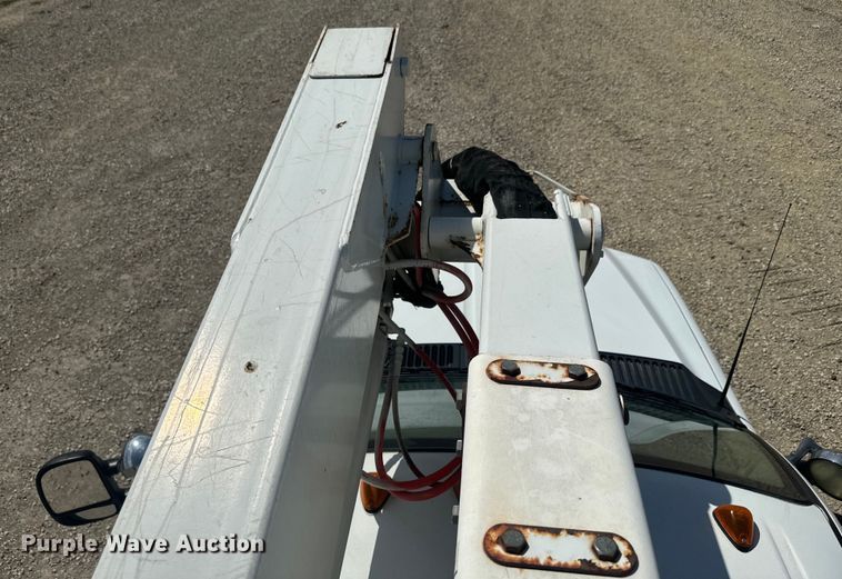 image for item EJ2711 2001 Ford F550 Super Duty XL  bucket truck