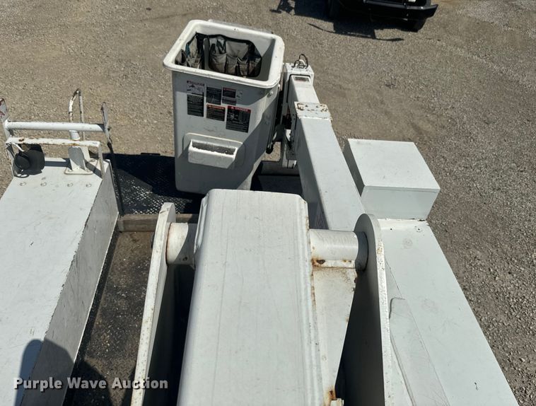 image for item EJ2711 2001 Ford F550 Super Duty XL  bucket truck