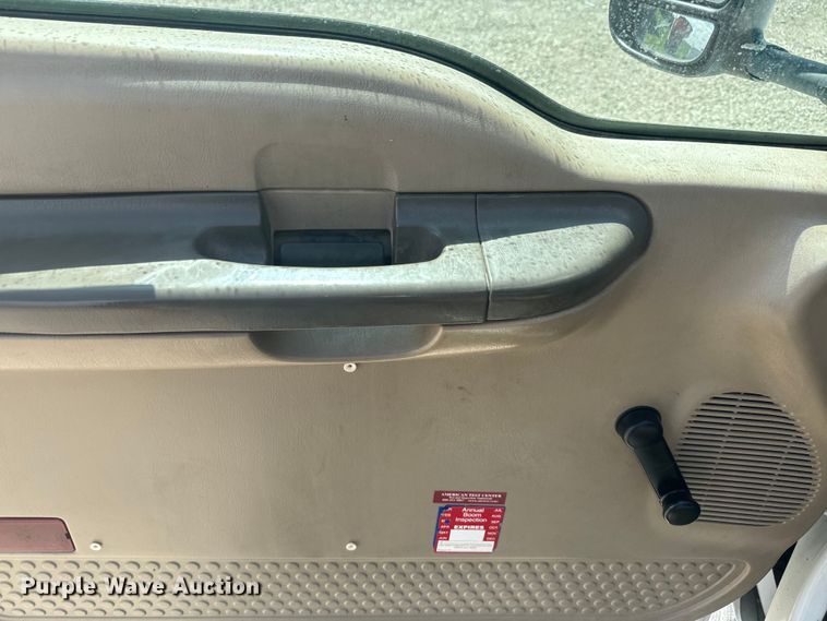 image for item EJ2711 2001 Ford F550 Super Duty XL  bucket truck