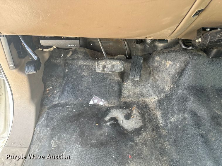 image for item EJ2711 2001 Ford F550 Super Duty XL  bucket truck