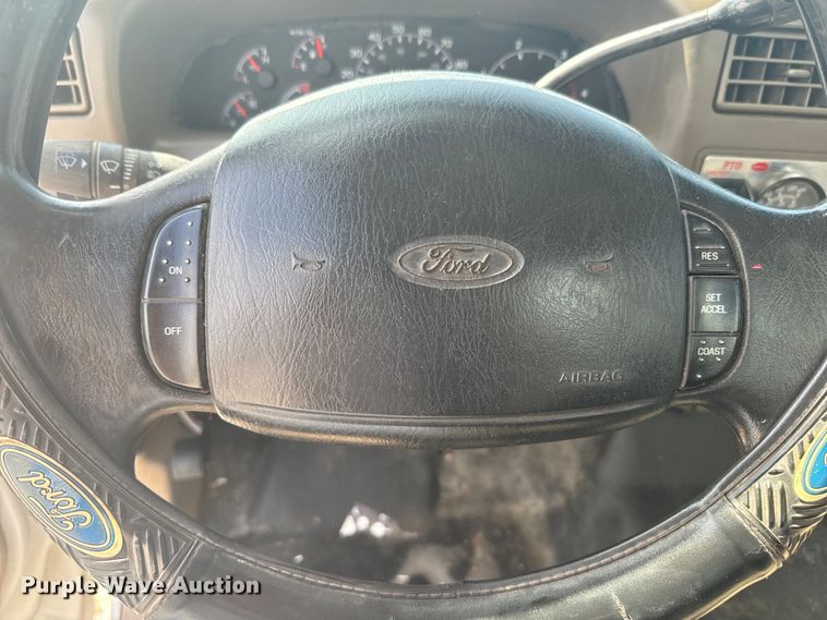 image for item EJ2711 2001 Ford F550 Super Duty XL  bucket truck