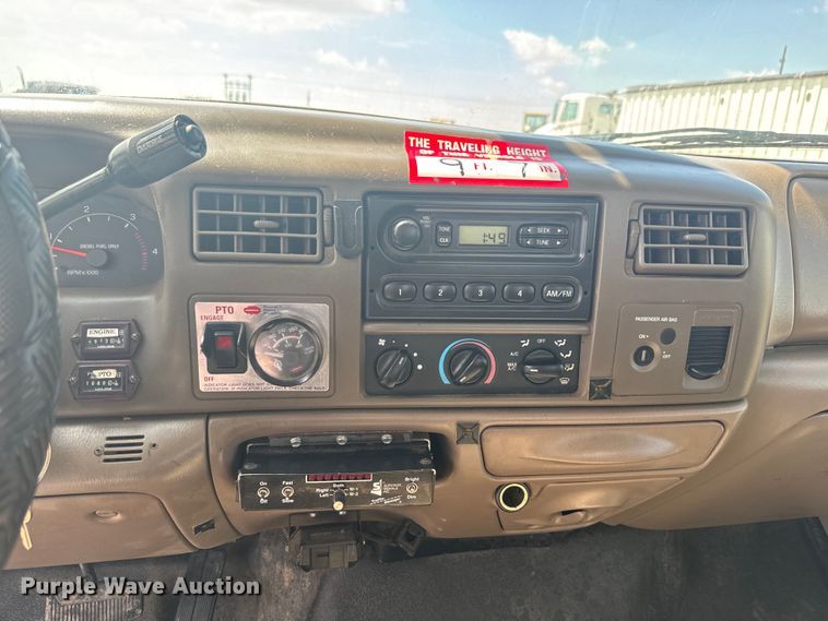 image for item EJ2711 2001 Ford F550 Super Duty XL  bucket truck