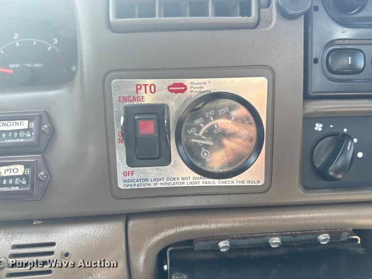 image for item EJ2711 2001 Ford F550 Super Duty XL  bucket truck