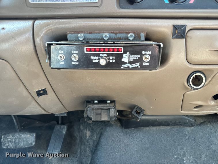 image for item EJ2711 2001 Ford F550 Super Duty XL  bucket truck