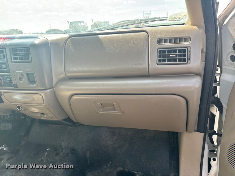 image for item EJ2711 2001 Ford F550 Super Duty XL  bucket truck