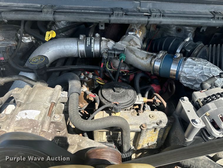 image for item EJ2711 2001 Ford F550 Super Duty XL  bucket truck