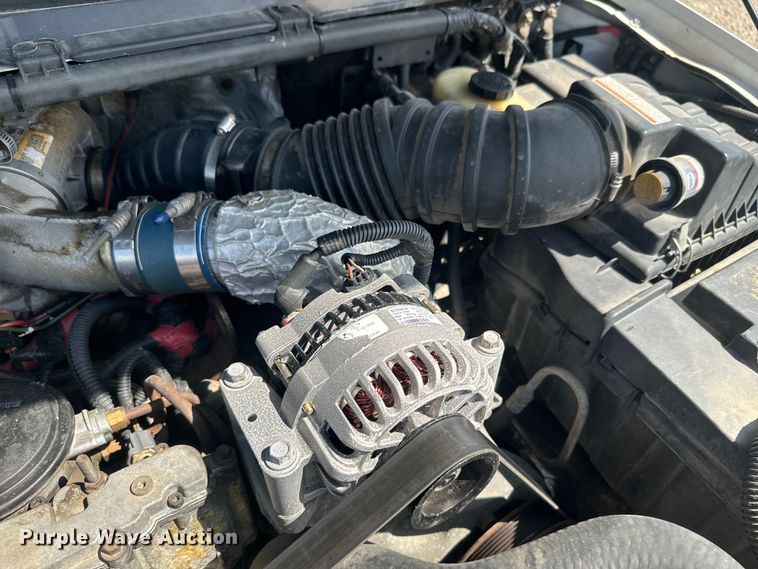 image for item EJ2711 2001 Ford F550 Super Duty XL  bucket truck