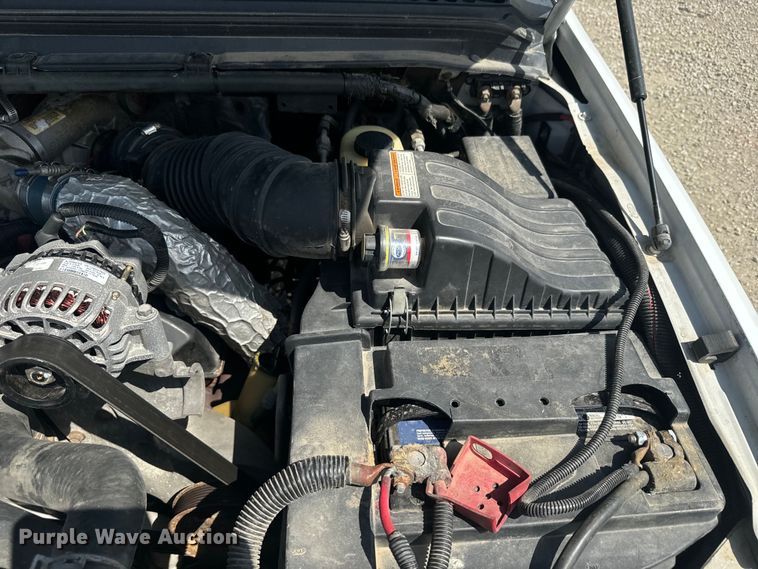 image for item EJ2711 2001 Ford F550 Super Duty XL  bucket truck