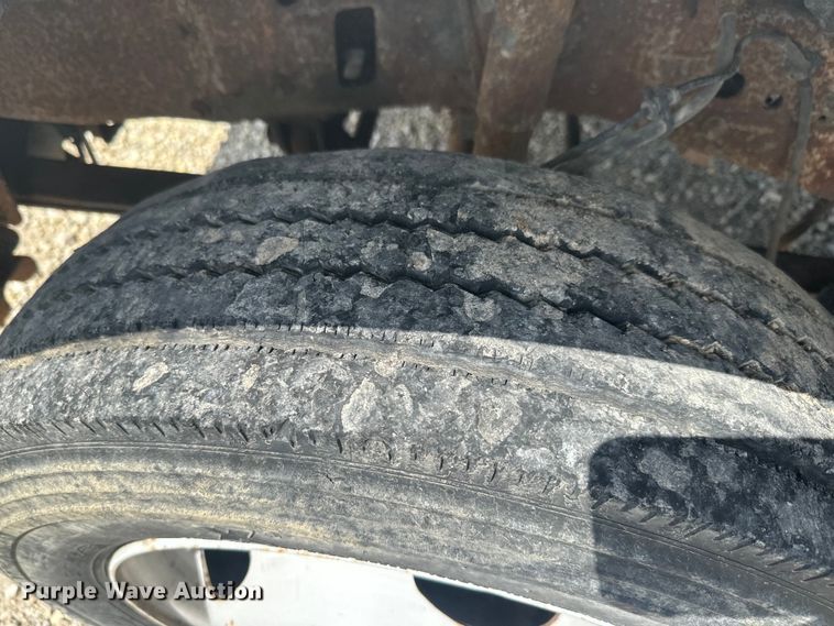 image for item EJ2711 2001 Ford F550 Super Duty XL  bucket truck