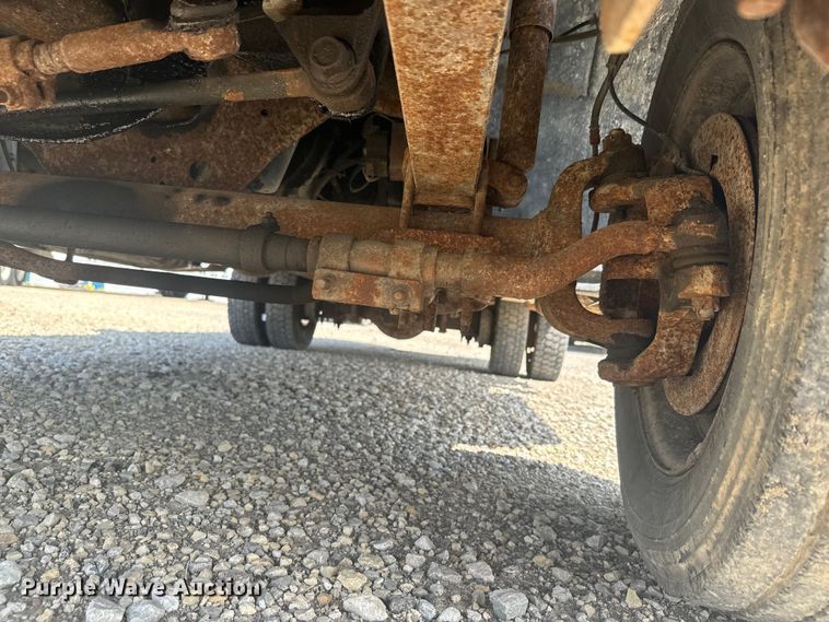 image for item EJ2711 2001 Ford F550 Super Duty XL  bucket truck